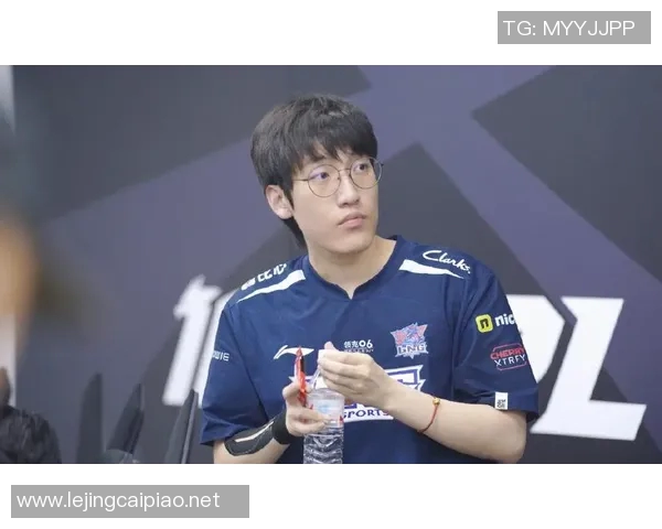 英雄联盟JDG战队S15赛季防反策略分析与得失评估